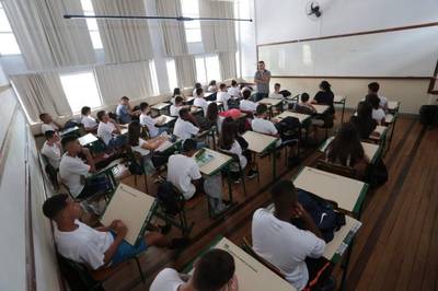 Educação inicia chamada de professores temporários para rede estadual de ensino