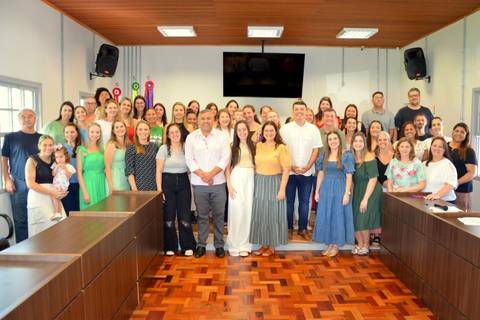Governo de Siderópolis empossa concursados na educação