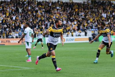 Segue o líder! Veja o gol e as fotos da vitória do Criciúma contra o Goiás