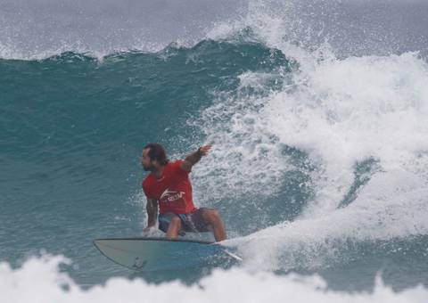 Boas ondas no primeiro dia do Maresia Sul Catarinense de Surf
