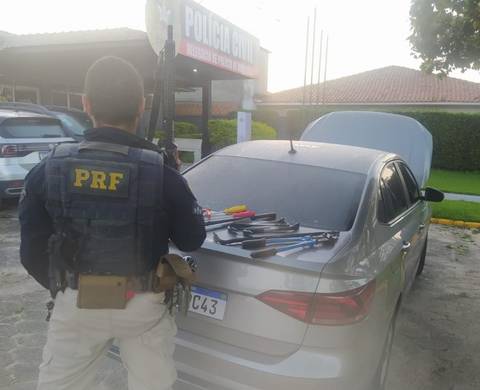PRF recupera em Paulo Lopes carro roubado que foi utilizado durante arrombamento em Tubarão