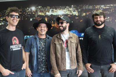 VÍDEO: Com show ao vivo para internautas, Padresitos lança site hoje