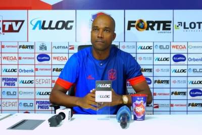 Rogélio exalta grupo em vitória diante do Criciúma