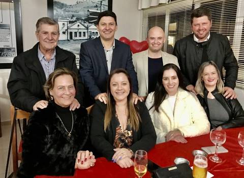Restaurante Chaminé em Jantar Festivo dia dos Namorados