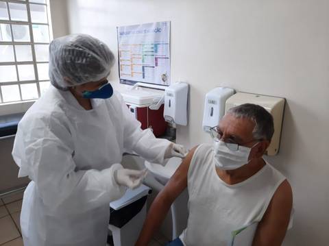 Idosos acima de 71 anos começam a ser vacinados em Criciúma