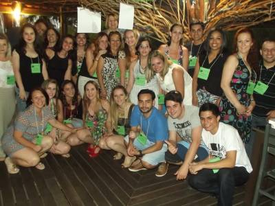 Colaboradores das Escolas YESBras em festa