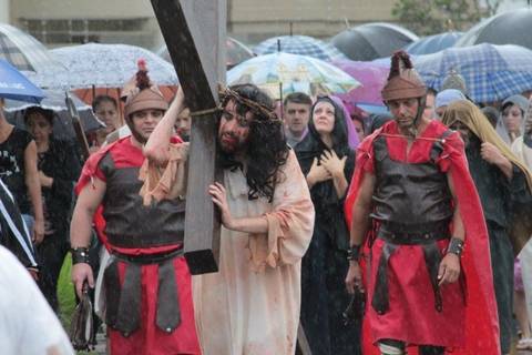 Paróquia Nossa Senhora da Salete organiza procissão na Sexta-feira Santa
