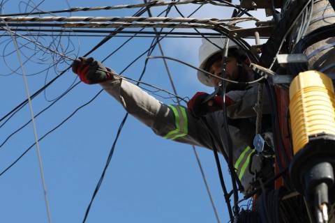 Operação recolhe 10 mil metros de fios obsoletos em Tubarão