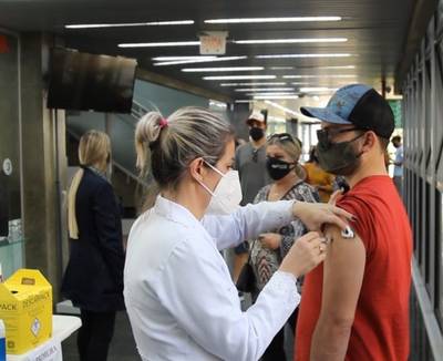 Aplicação da primeira dose da vacina contra a Covid-19 atinge 91% da população vacinável de Criciúma