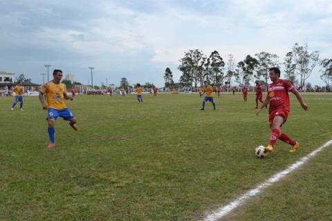 Metropolitano e Araranguá brigam por vaga na final
