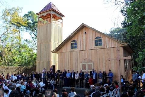 Réplica da primeira igreja de Criciúma é inaugurada