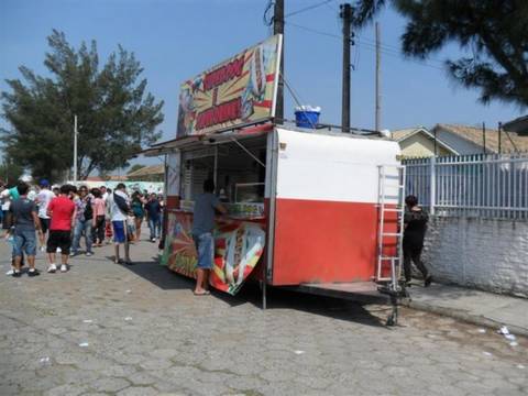 Ambulantes aproveitam para faturar 