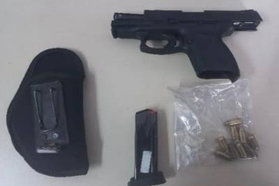 Criminoso ameaça trabalhador com arma de fogo e rouba ferramentas