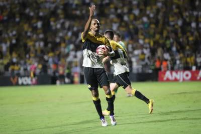 'Vamos mostrar que somos capazes', afirma Waguininho sobre jogo de volta das quartas de final