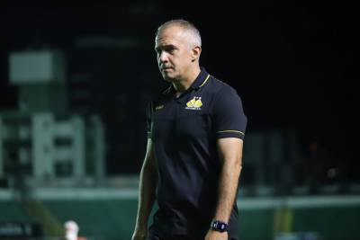 ‘Camboriú entrou para uma decisão e a gente para mais um jogo’, observa Baptista após derrota