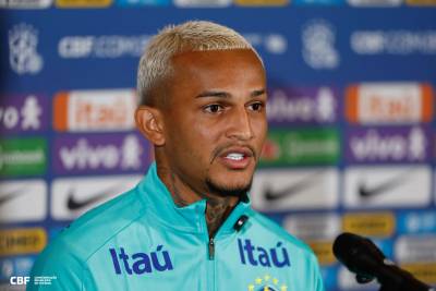 Wesley é cortado da Seleção Brasileira por lesão em amistoso