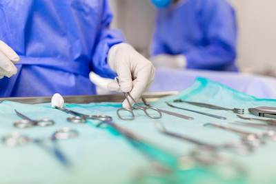 HSJosé: médico otorrinolaringologista realiza cirurgia após detecção de lesão fúngica