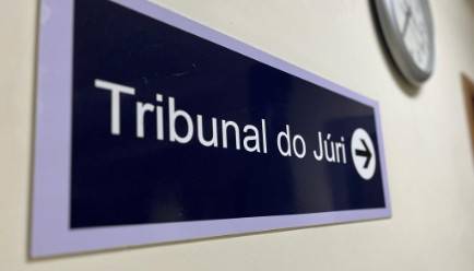 Após dois dias de júri, réus são condenados por homicídio e participação em organização criminosa em Criciúma