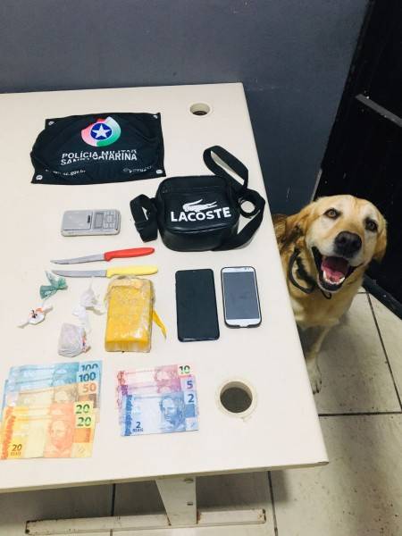 Quatro homens são presos com porções de maconha, cocaína e crack no bairro Monte Castelo