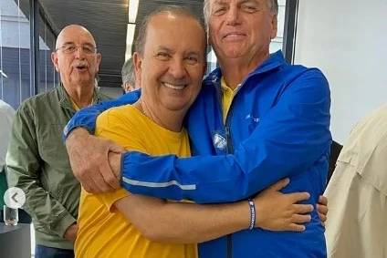 Jorginho em São Paulo e Jair Bolsonaro em Santa Catarina