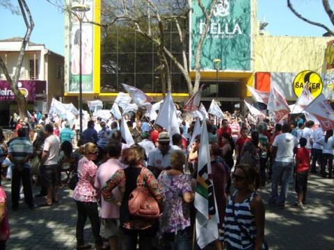 Candidatos buscam voto do eleitor na Avenida Centenário e Praça Nereu Ramos