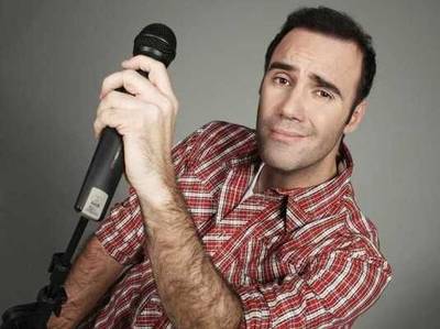 Diogo Portugal faz show de stand-up em Criciúma