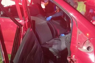Veículos colidem e homem fica preso nas ferragens em Araranguá