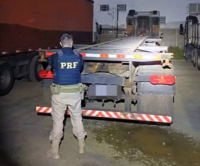Em menos de 24h após furto, caminhão e semirreboque são recuperados na BR-101