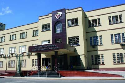 Com superlotação na emergência, hospital de Tubarão emite alerta
