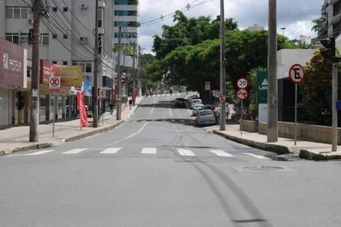 Prefeitura recua e retoma estacionamento no período noturno na rua João Cechinel