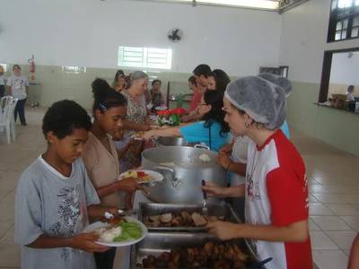Almoço reúne famílias atendidas por Associações no  Pinheirinho