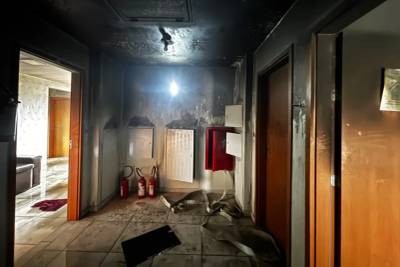 Moradora é encaminhada ao hospital após incêndio atingir apartamento em Criciúma