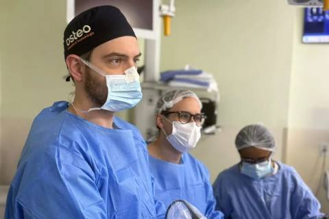 Cirurgia endoscópica da coluna oferece tratamento menos invasivo e recuperação mais rápida aos pacientes