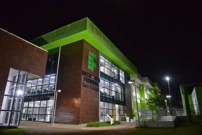 IFSC oferece cursos gratuitos de idiomas e qualificação profissional