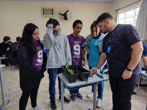 Alunos de Morro da Fumaça aprendem como desenvolver uma horta inteligente