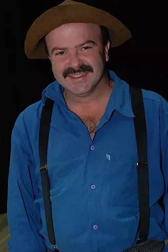 Teatro Elias Angeloni recebe atrações em abril