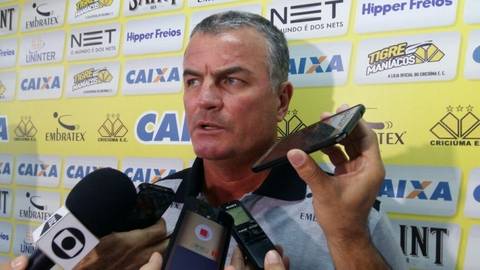 'Vamos esquecer o G-4', decreta o técnico Mazola Junior