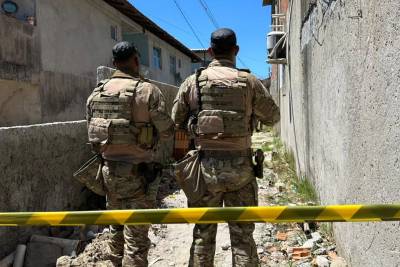 Quatro homens armados são mortos após trocarem tiros com o Bope em comunidade de Florianópolis