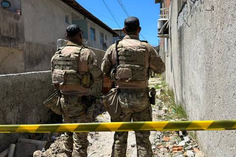 Quatro homens armados são mortos após trocarem tiros com o Bope em comunidade de Florianópolis