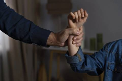 Medo, vergonha e dependência emocional ainda silenciam vítimas de violência doméstica, alerta promotor