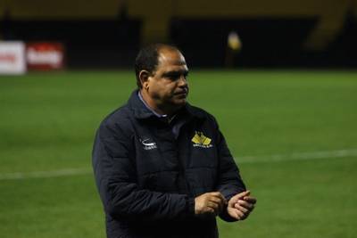 Mesmo sem vencer desde que assumiu o Criciúma, Waguinho Dias vê evolução no desempenho da equipe