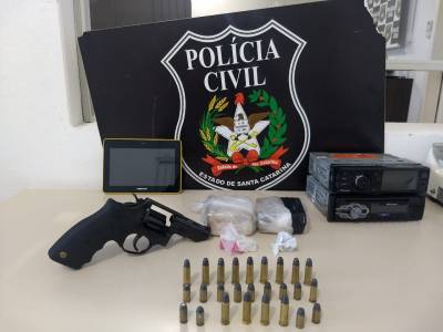 Suspeito de participar de organização criminosa é preso no Sul com maconha e revólver