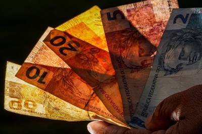 Segunda parcela do 13º ao funcionalismo público injeta R$ 217 milhões na economia catarinense