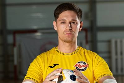 Goleiro criciumense celebra boa fase no futsal do Cazaquistão