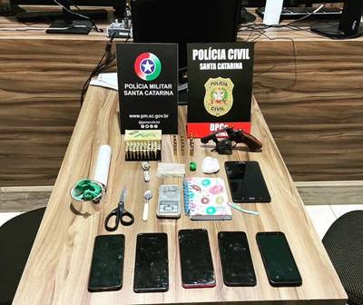 Imbituba: Homem é preso por posse ilegal de arma e tráfico de drogas