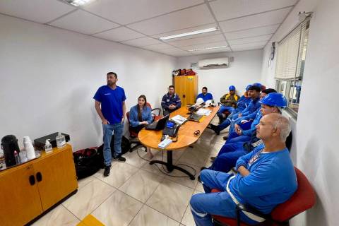 Empresas de Siderópolis recebem palestra em alusão ao Novembro Azul