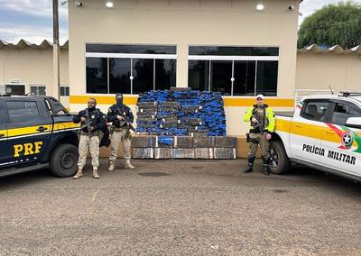 Ação conjunta PRF e PMRv apreende quase 800 quilos de maconha em SC 