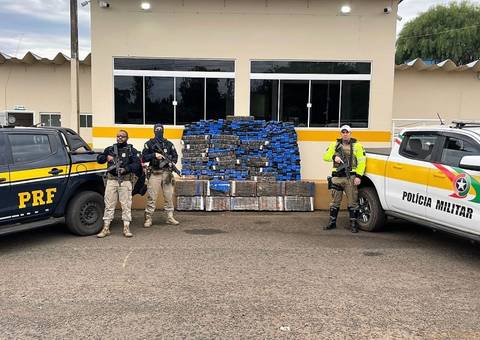 Ação conjunta PRF e PMRv apreende quase 800 quilos de maconha em SC 