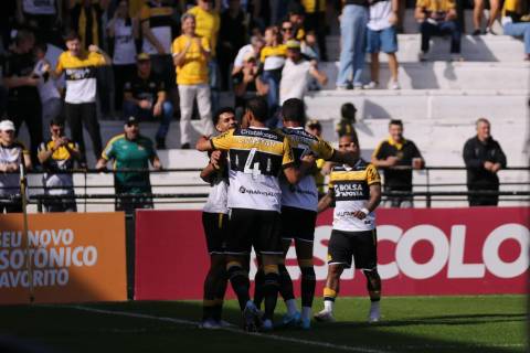 Com a presença da torcida, Criciúma vence o Londrina e entra no G4 da Série B