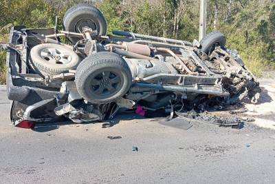 Colisão entre caminhão e dois carros deixa uma pessoa ferida na SC-390